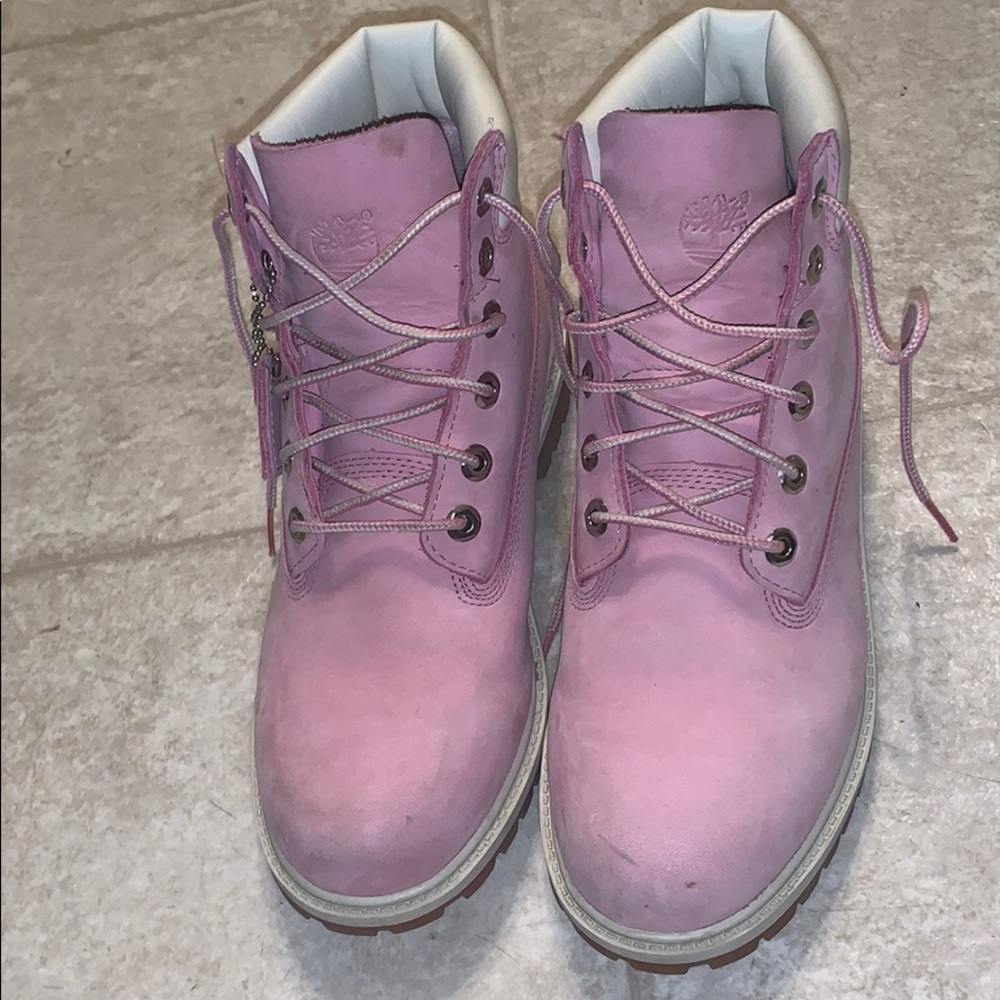 Pink timberlands in good condition